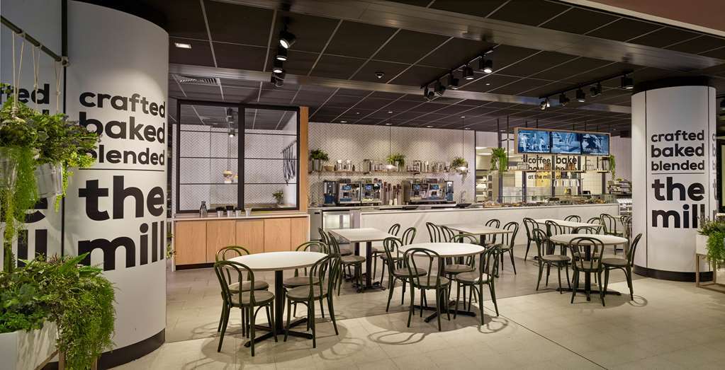 Doubletree By Hilton Coventry Building Society Arena Hotel Restoran gambar